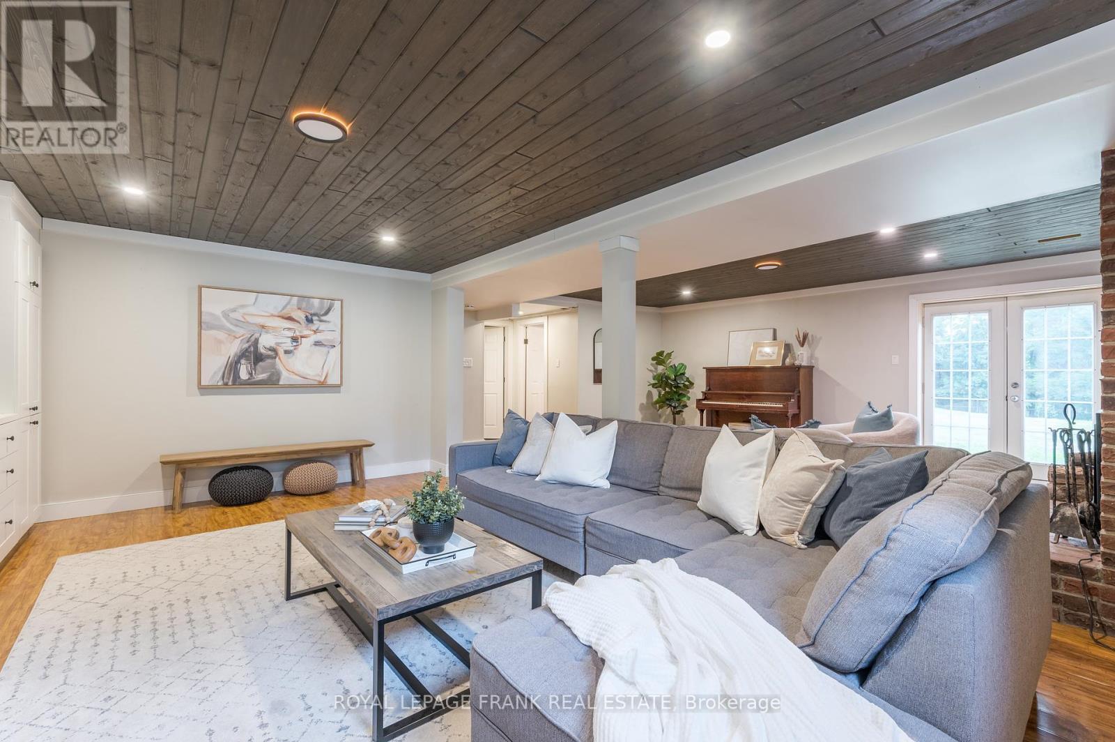 












32 CRYSTAL SPRINGS DRIVE

,
Otonabee-South Monaghan,




Ontario
K9J6Y3

