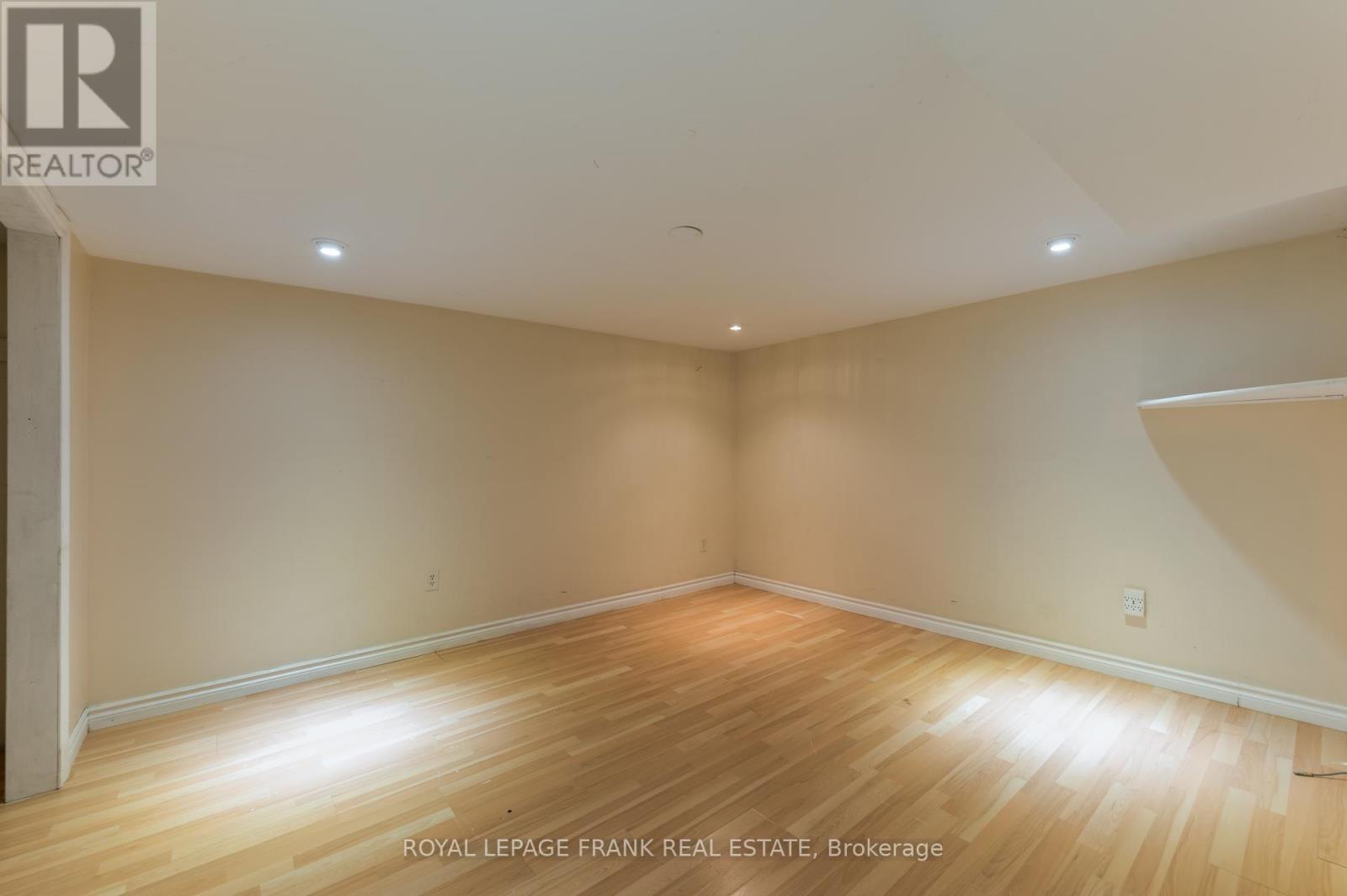 












32 CRYSTAL SPRINGS DRIVE

,
Otonabee-South Monaghan,




Ontario
K9J6Y3

