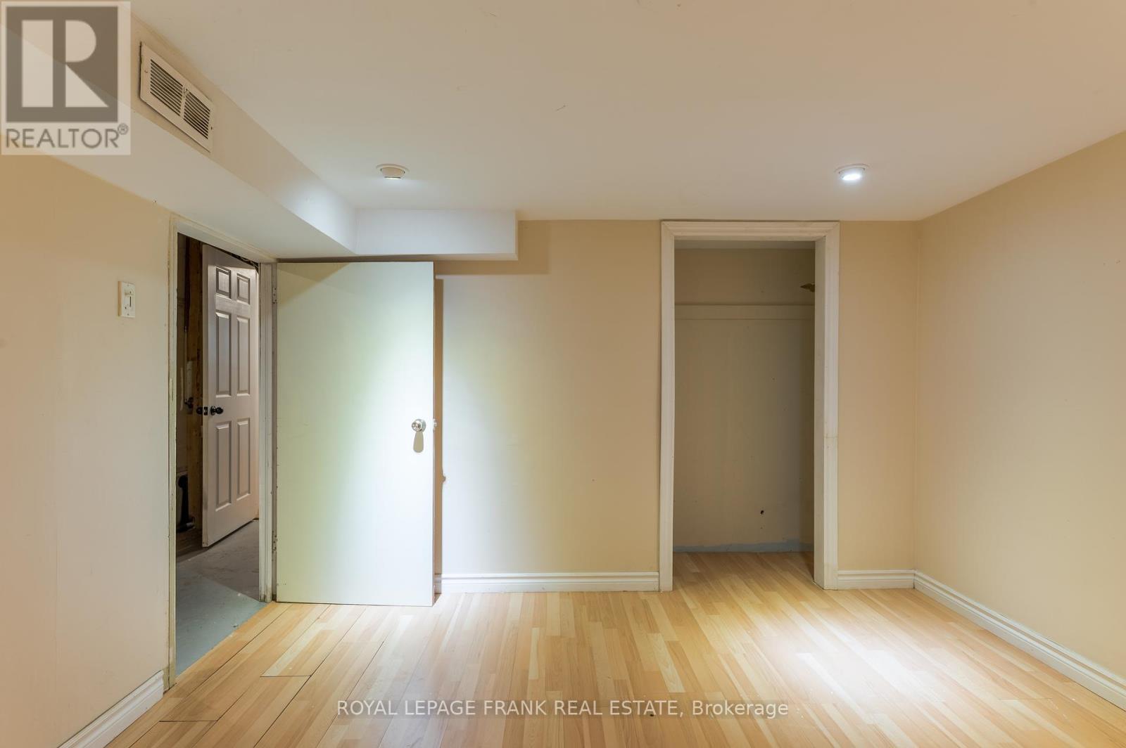 












32 CRYSTAL SPRINGS DRIVE

,
Otonabee-South Monaghan,




Ontario
K9J6Y3

