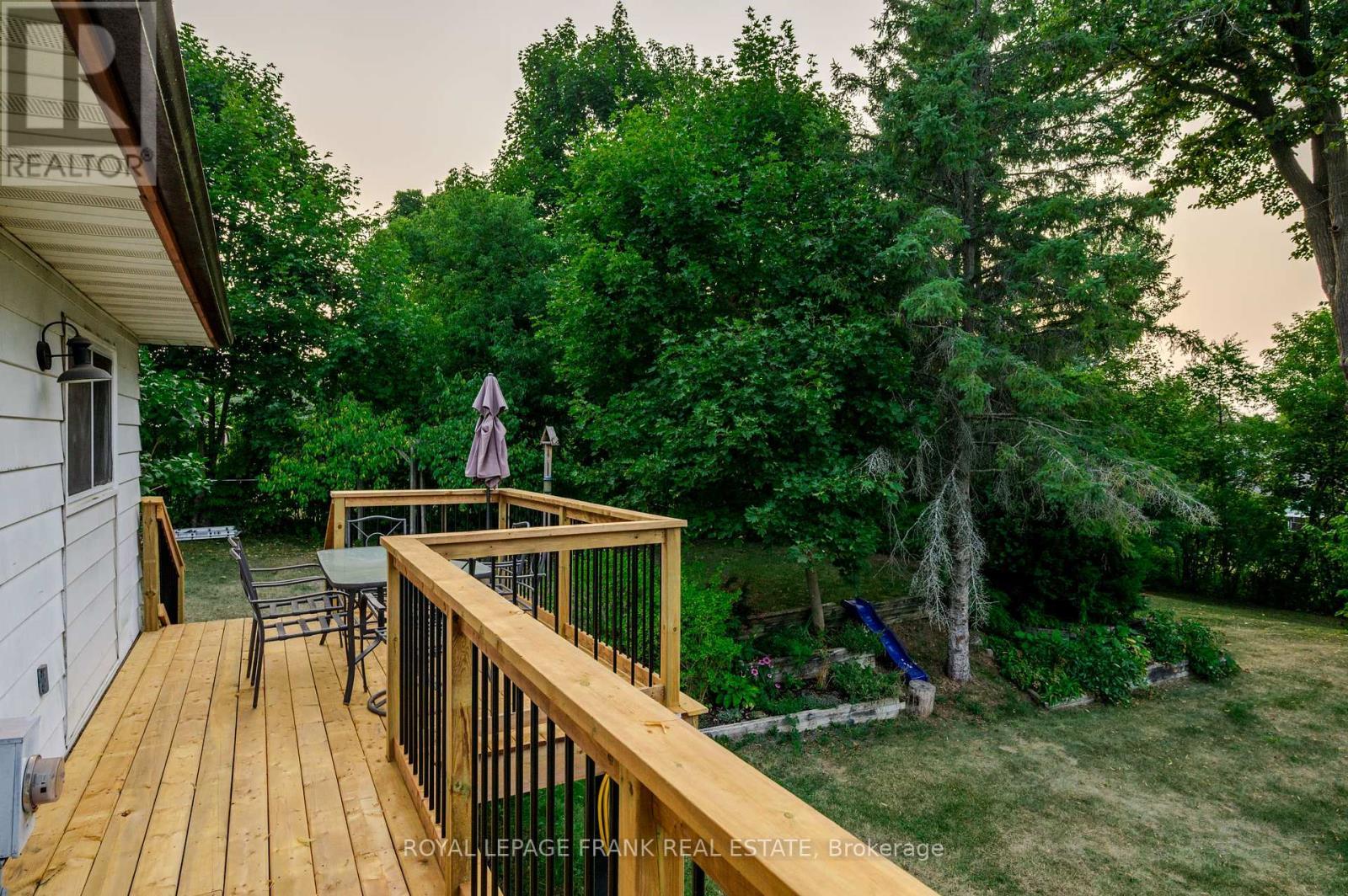 












32 CRYSTAL SPRINGS DRIVE

,
Otonabee-South Monaghan,




Ontario
K9J6Y3

