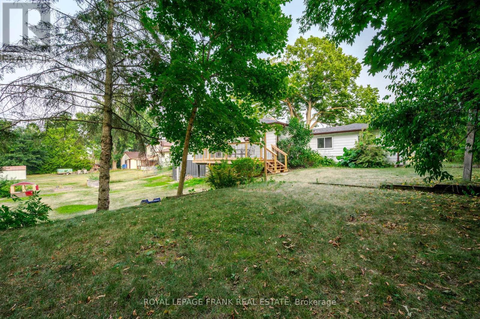 












32 CRYSTAL SPRINGS DRIVE

,
Otonabee-South Monaghan,




Ontario
K9J6Y3

