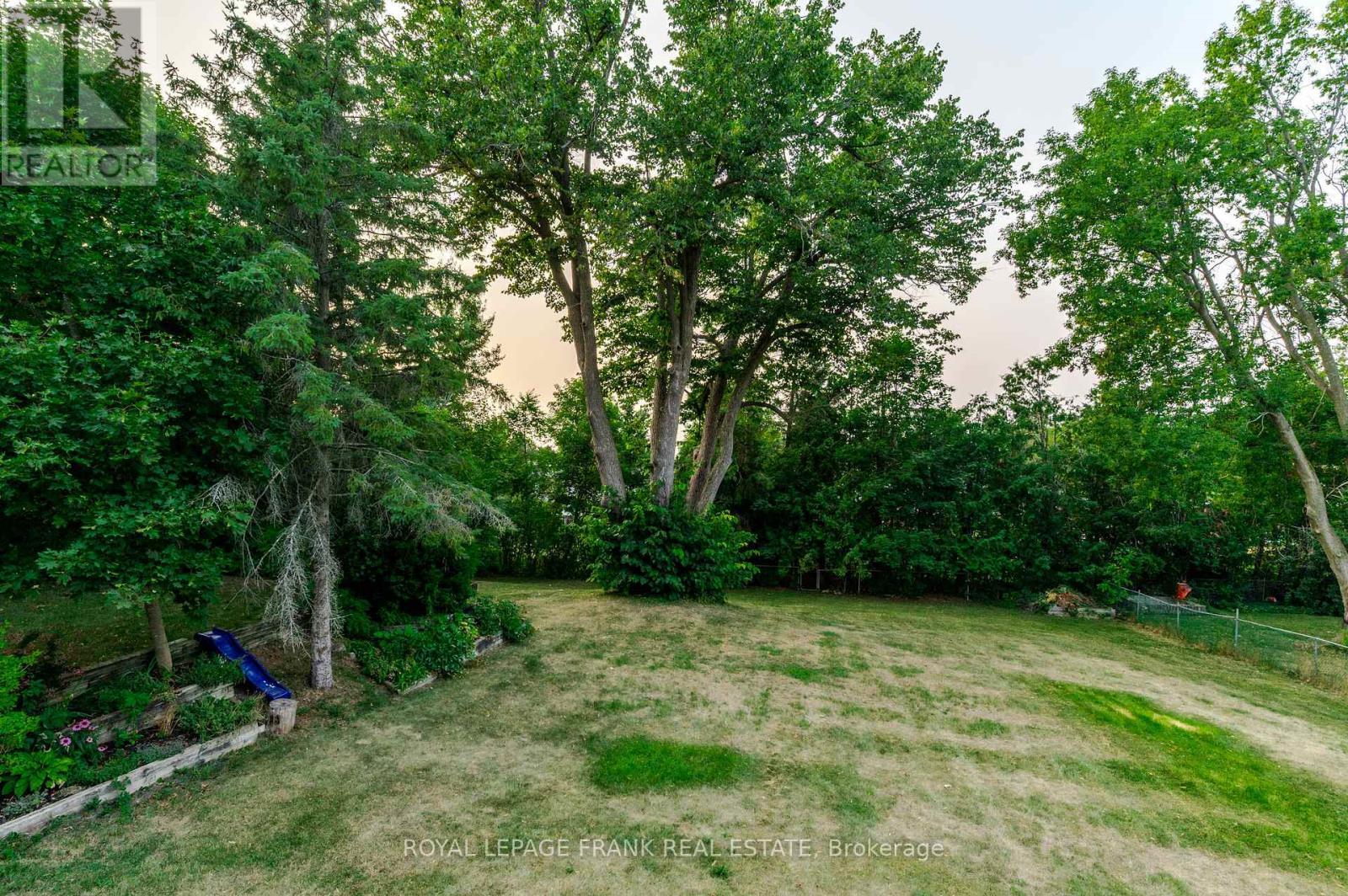 












32 CRYSTAL SPRINGS DRIVE

,
Otonabee-South Monaghan,




Ontario
K9J6Y3

