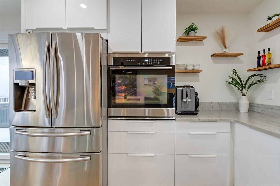 









6178


Lipsett

Avenue,
Peachland,




BC
V0H 1X7

