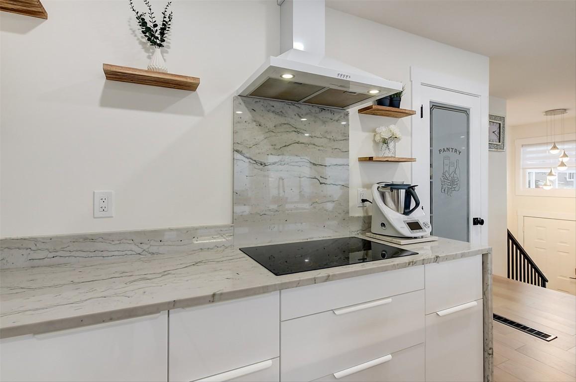 









6178


Lipsett

Avenue,
Peachland,




BC
V0H 1X7

