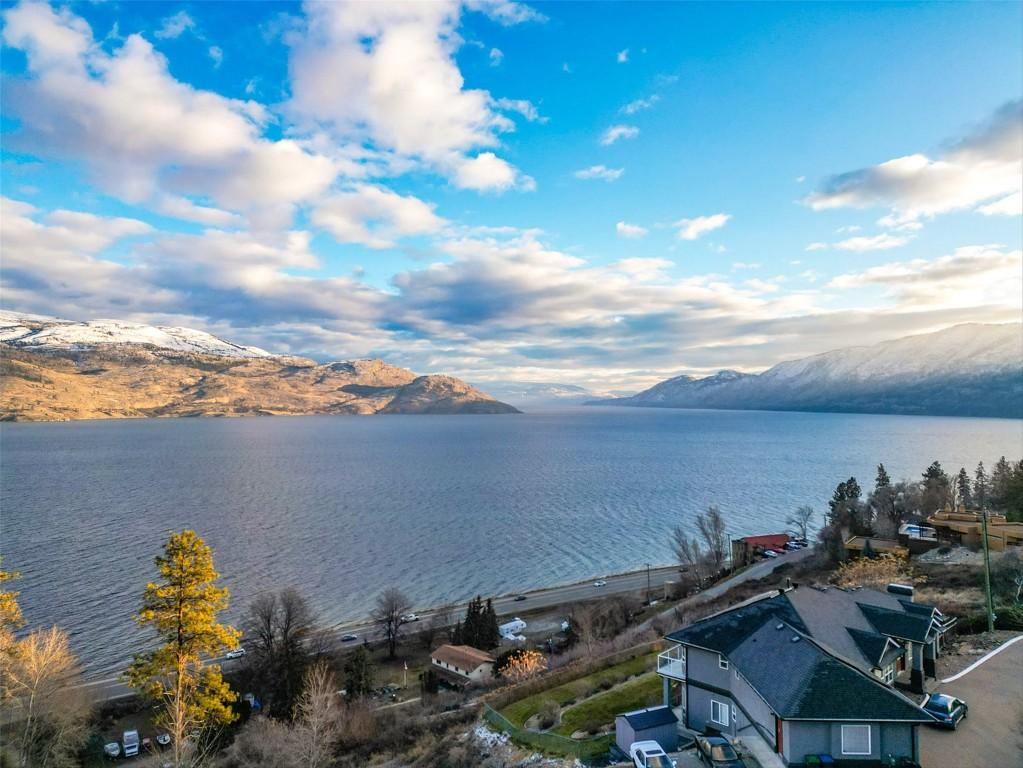 









6178


Lipsett

Avenue,
Peachland,




BC
V0H 1X7

