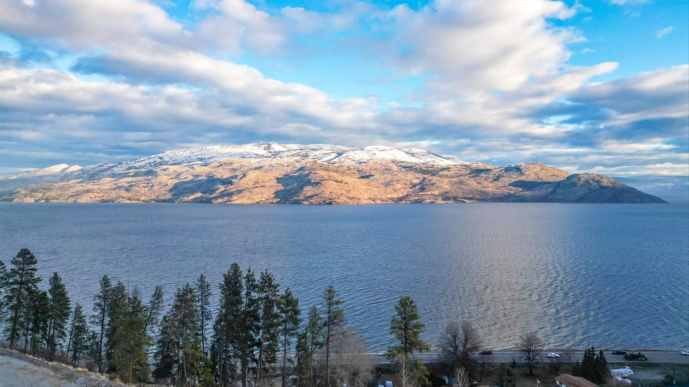 









6178


Lipsett

Avenue,
Peachland,




BC
V0H 1X7

