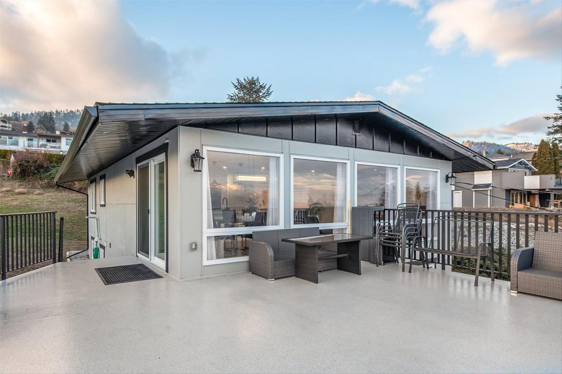 









6178


Lipsett

Avenue,
Peachland,




BC
V0H 1X7

