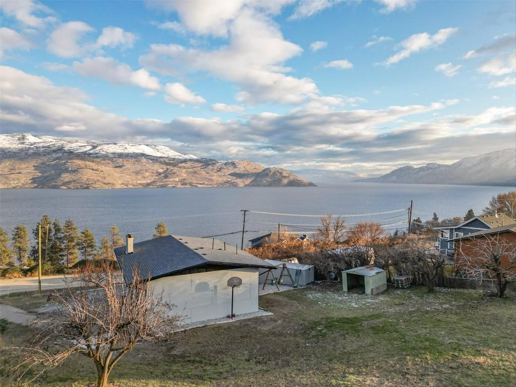 









6178


Lipsett

Avenue,
Peachland,




BC
V0H 1X7

