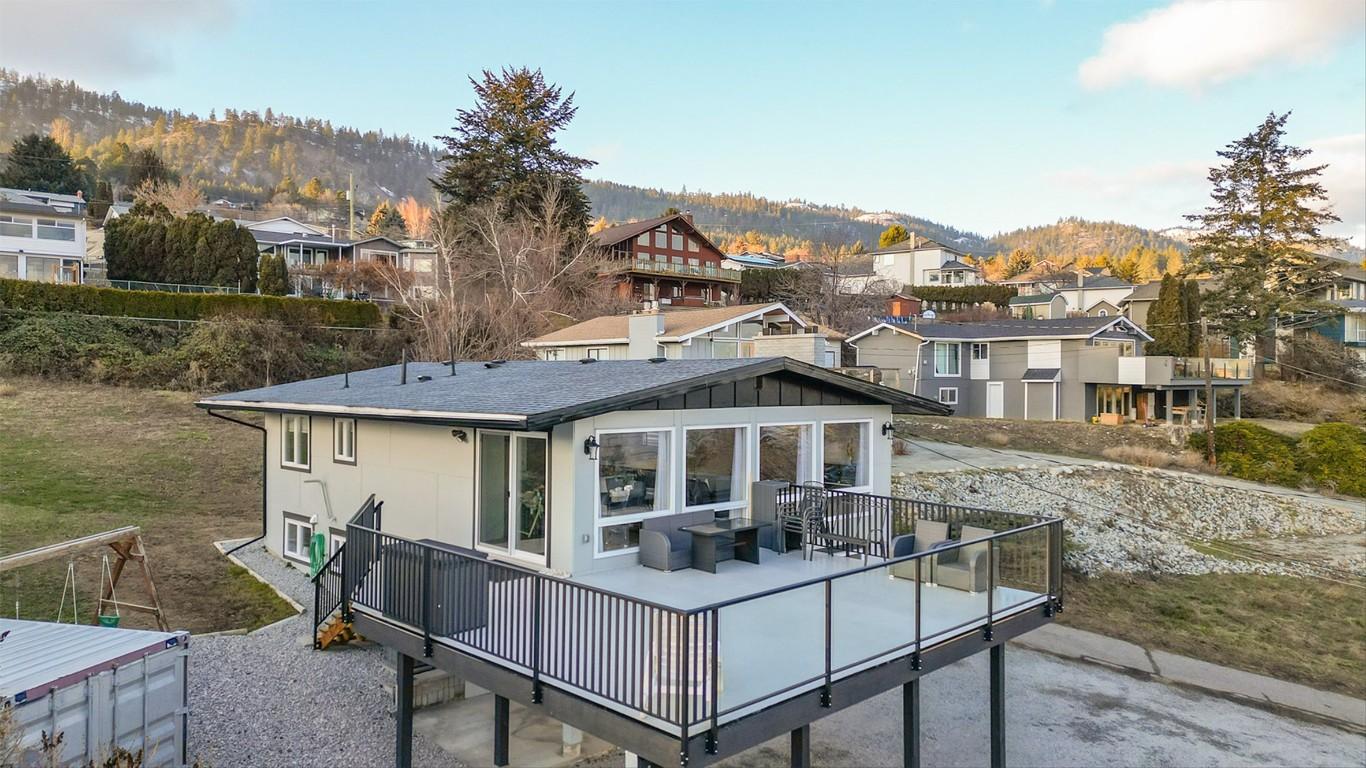 









6178


Lipsett

Avenue,
Peachland,




BC
V0H 1X7

