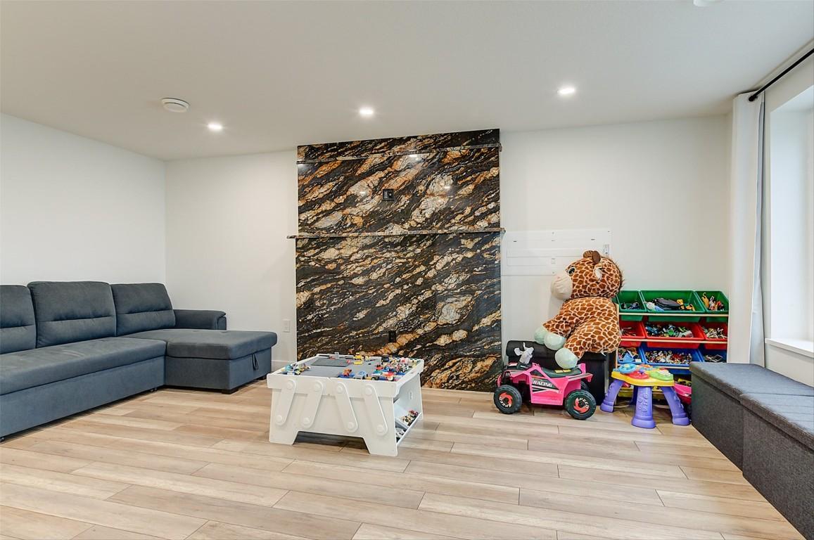 









6178


Lipsett

Avenue,
Peachland,




BC
V0H 1X7

