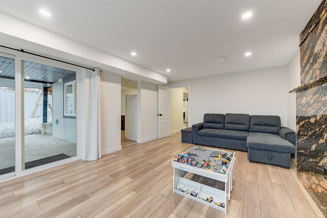 









6178


Lipsett

Avenue,
Peachland,




BC
V0H 1X7

