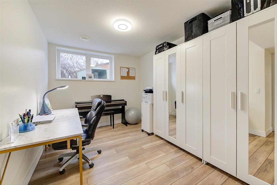 









6178


Lipsett

Avenue,
Peachland,




BC
V0H 1X7

