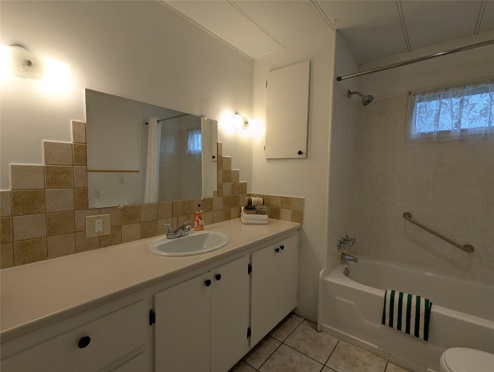 









3535


Casorso

Road, 40,
Kelowna,




BC
V1W 3E1

