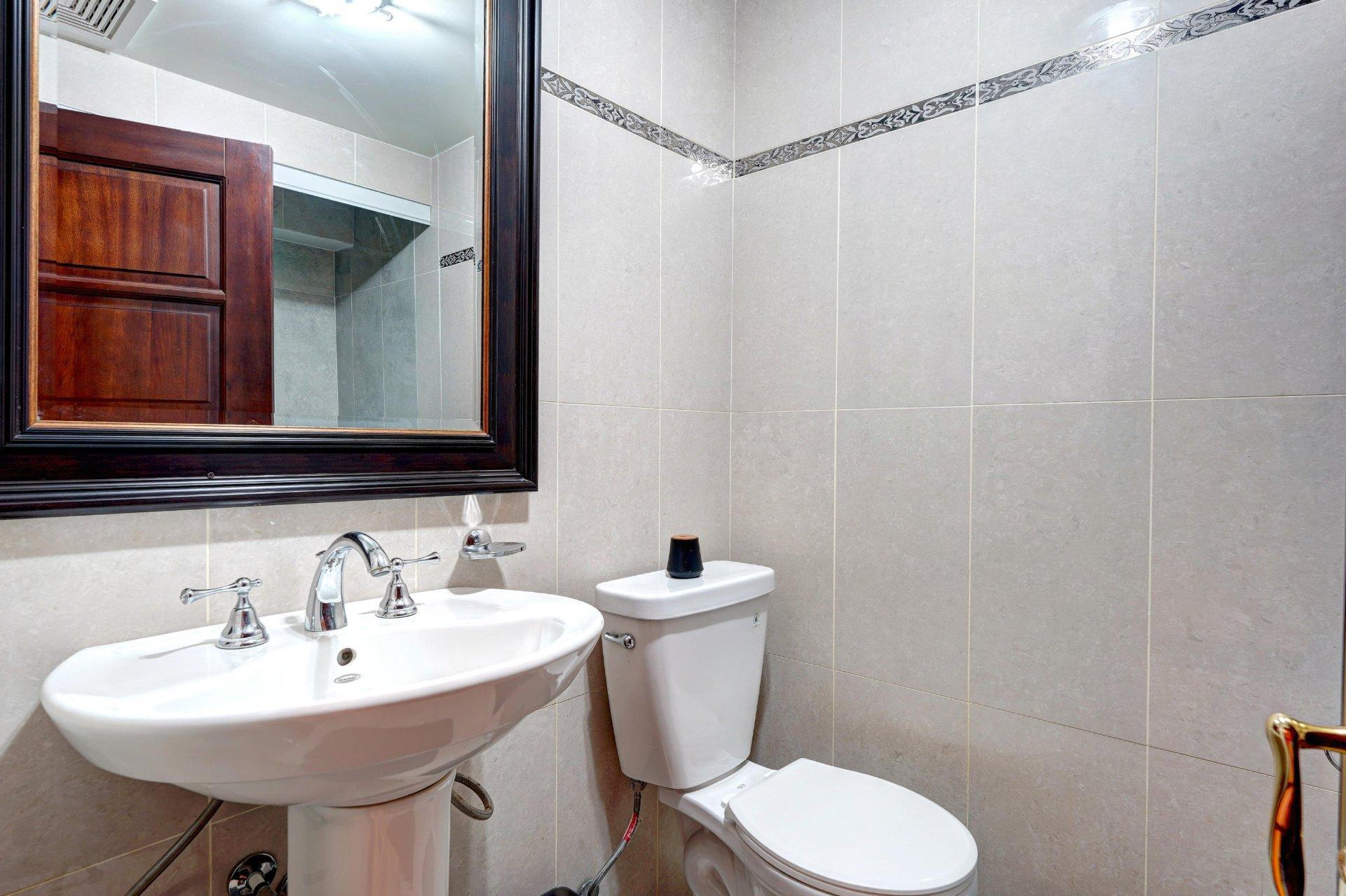 









6002


Rue Portelance

,
Laval (Auteuil),




QC
H7H0A6


