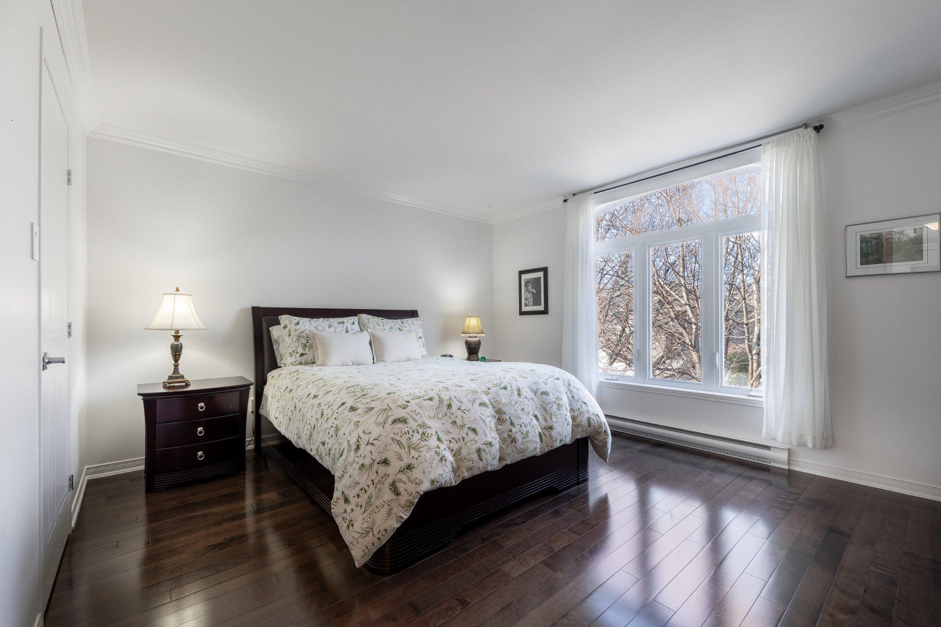 









501


Rue des Tilleuls

, 9,
Saint-Bruno-de-Montarville,




QC
J3V5Y3

