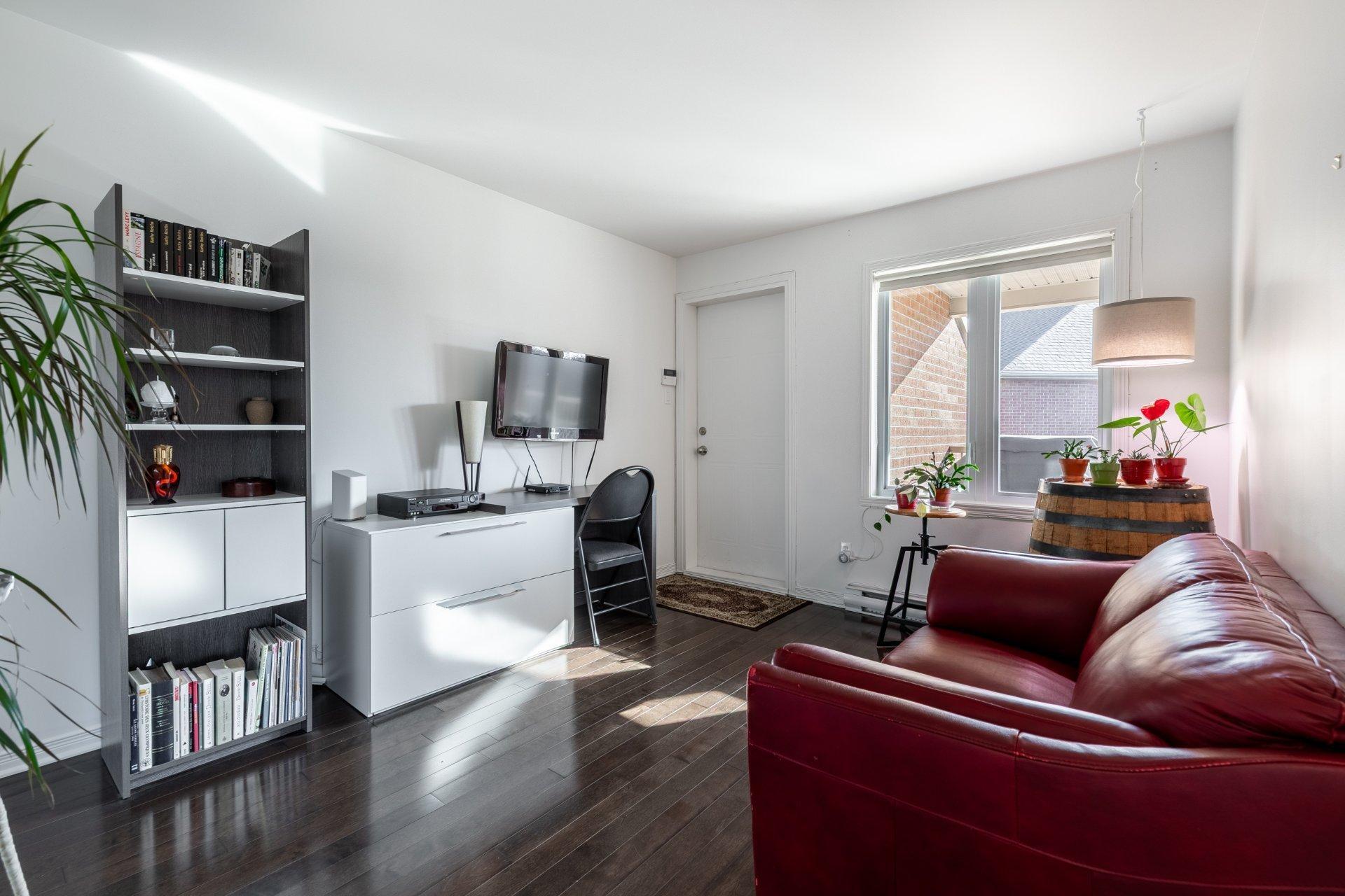 









501


Rue des Tilleuls

, 9,
Saint-Bruno-de-Montarville,




QC
J3V5Y3

