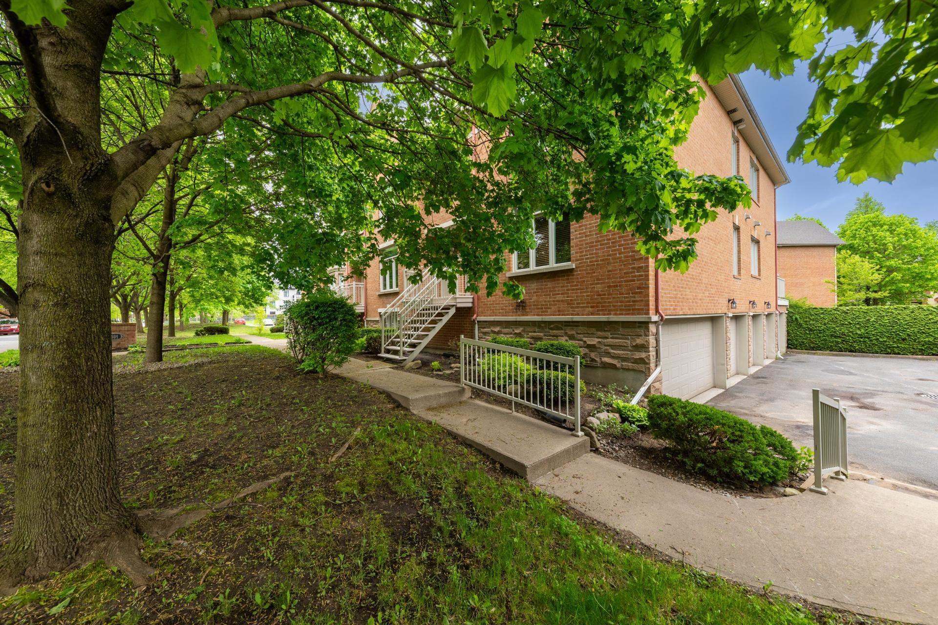 









501


Rue des Tilleuls

, 9,
Saint-Bruno-de-Montarville,




QC
J3V5Y3

