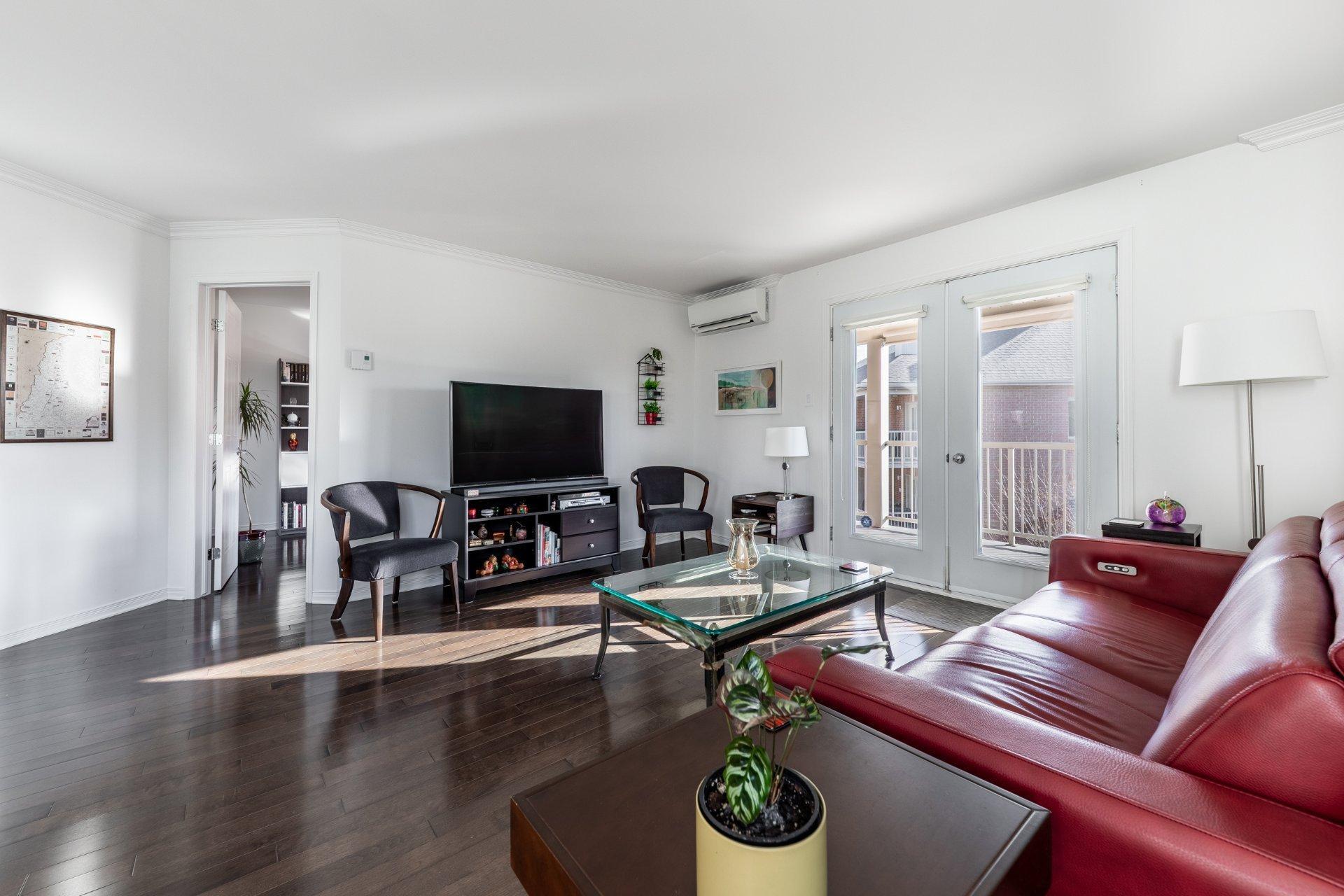 









501


Rue des Tilleuls

, 9,
Saint-Bruno-de-Montarville,




QC
J3V5Y3

