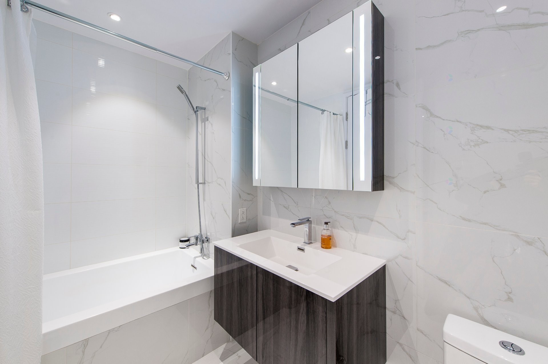 









1188


Av. Union

, 806,
Montréal (Ville-Marie),




QC
H3B0E5

