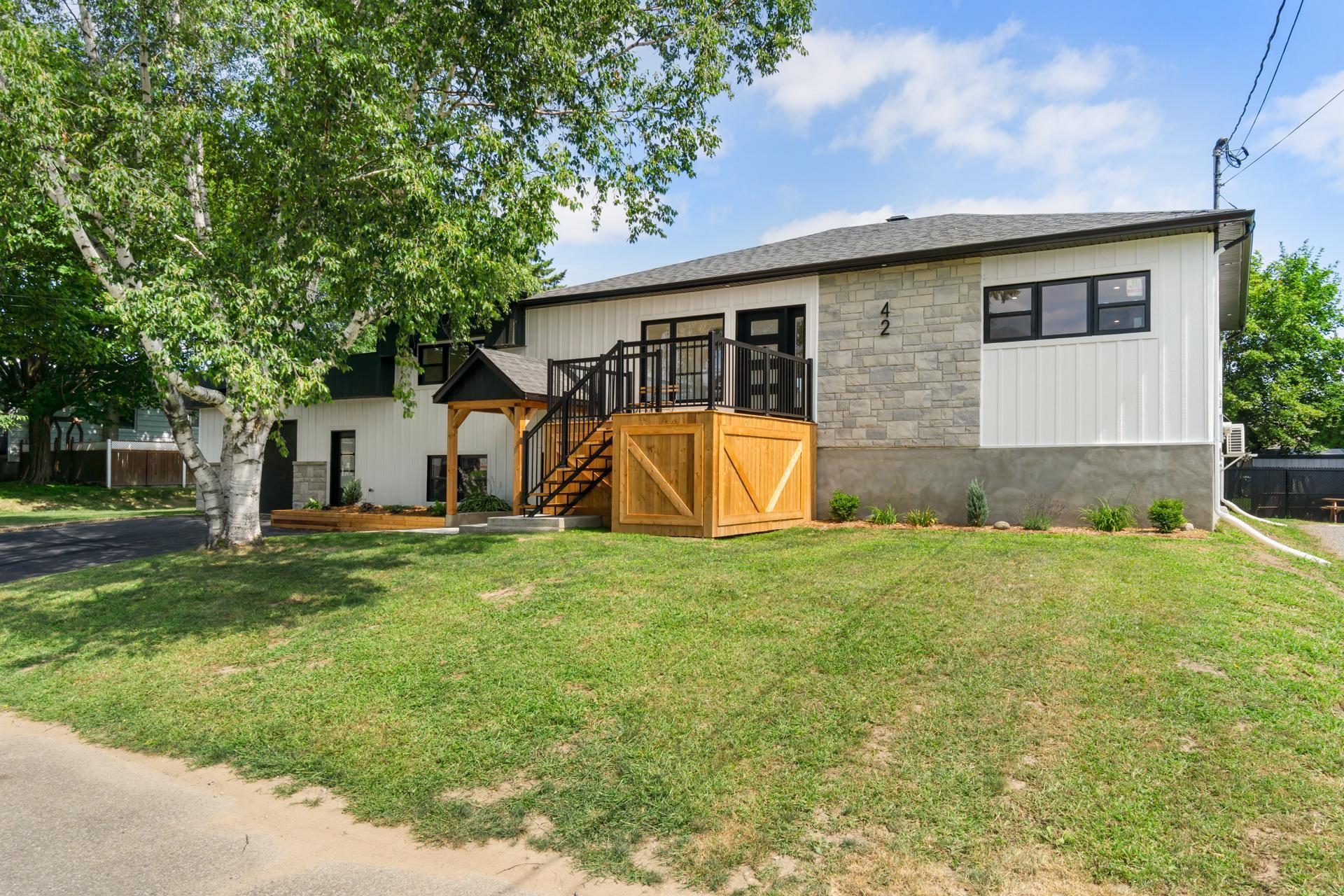 









42


Rue Duval

,
Trois-Rivières,




QC
G9B1B3

