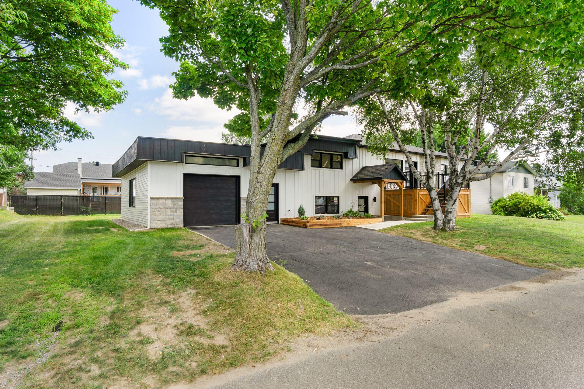 









42


Rue Duval

,
Trois-Rivières,




QC
G9B1B3

