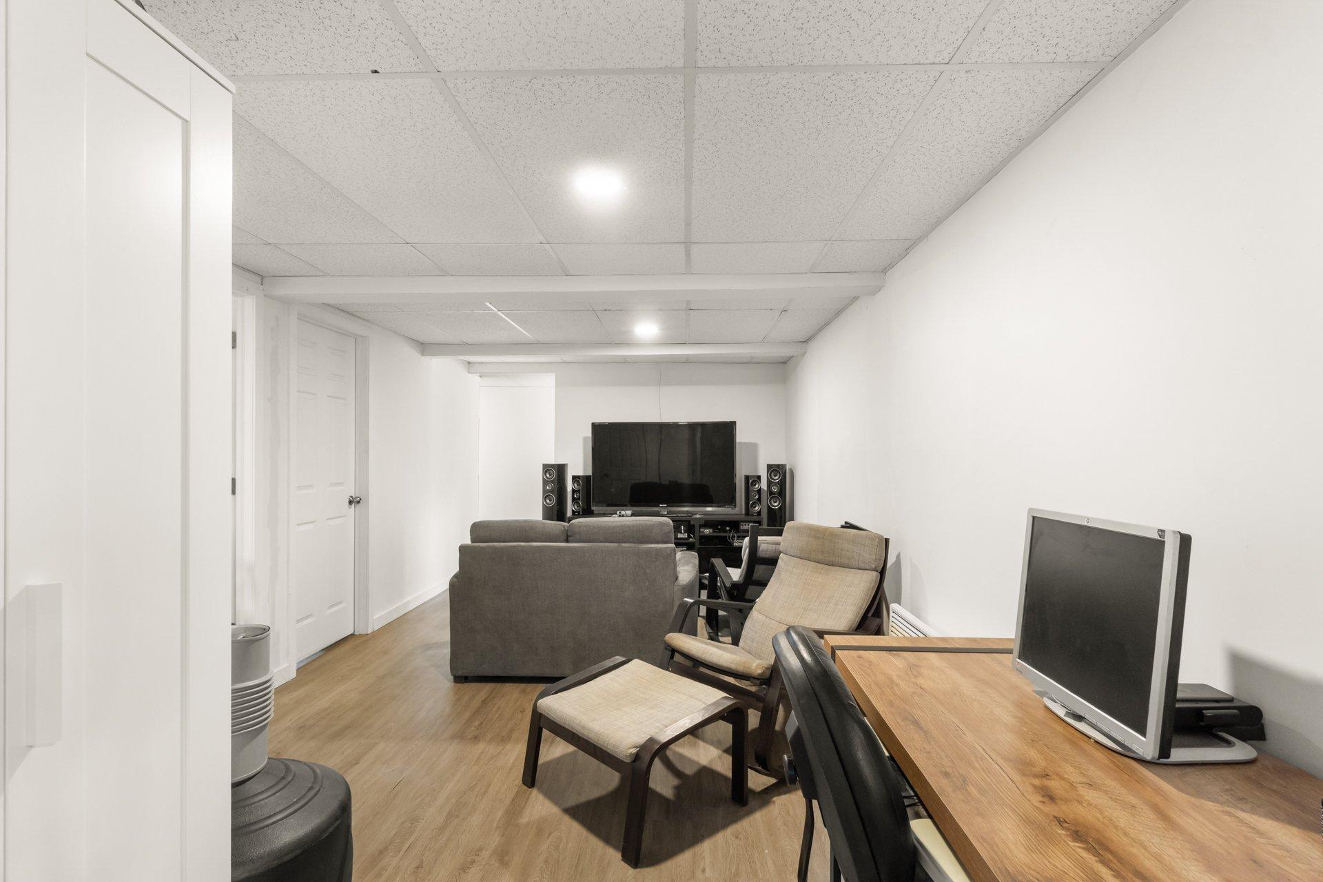 









42


Rue Duval

,
Trois-Rivières,




QC
G9B1B3

