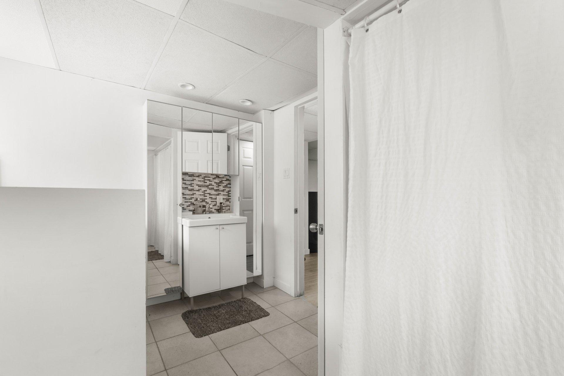 









42


Rue Duval

,
Trois-Rivières,




QC
G9B1B3

