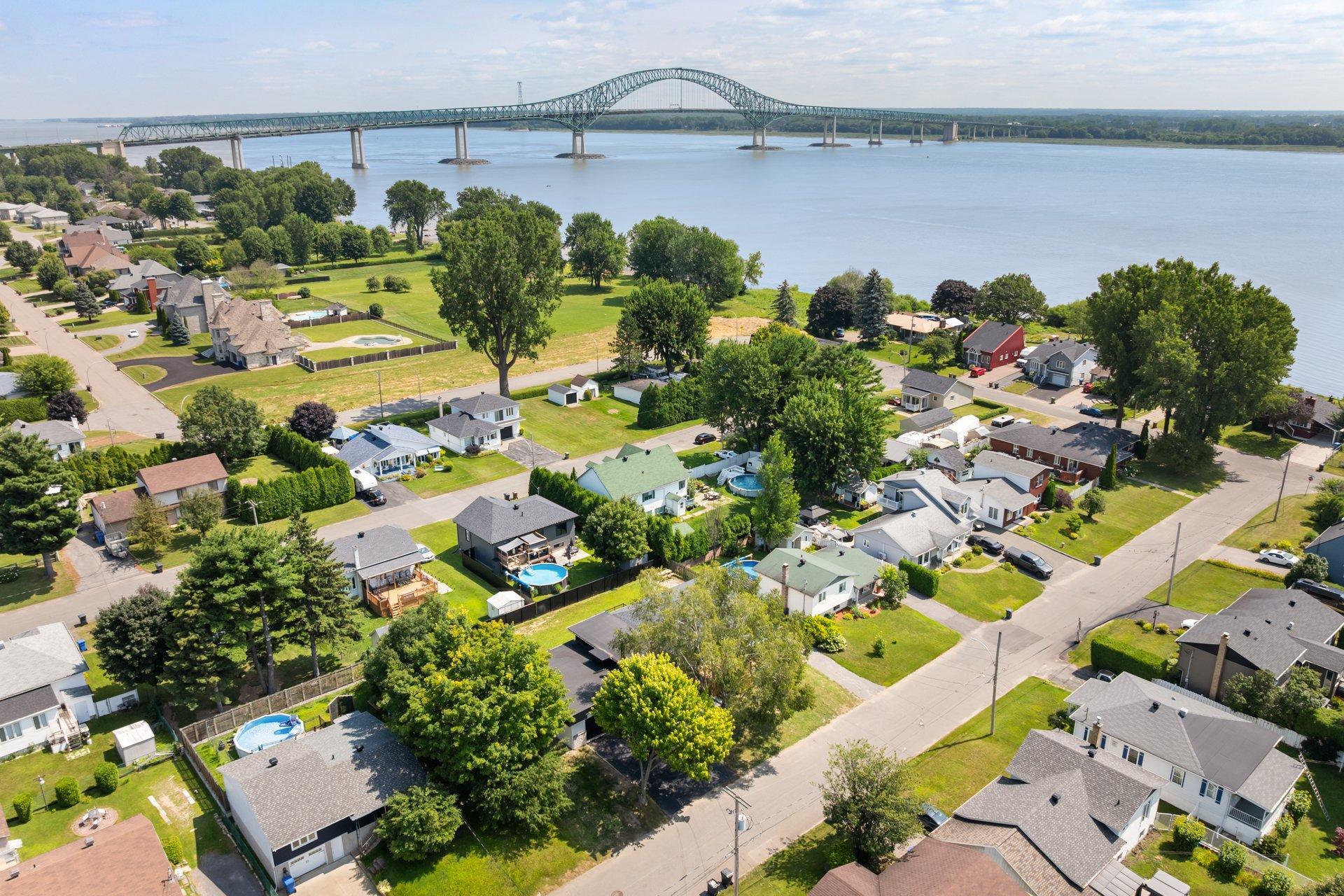 









42


Rue Duval

,
Trois-Rivières,




QC
G9B1B3

