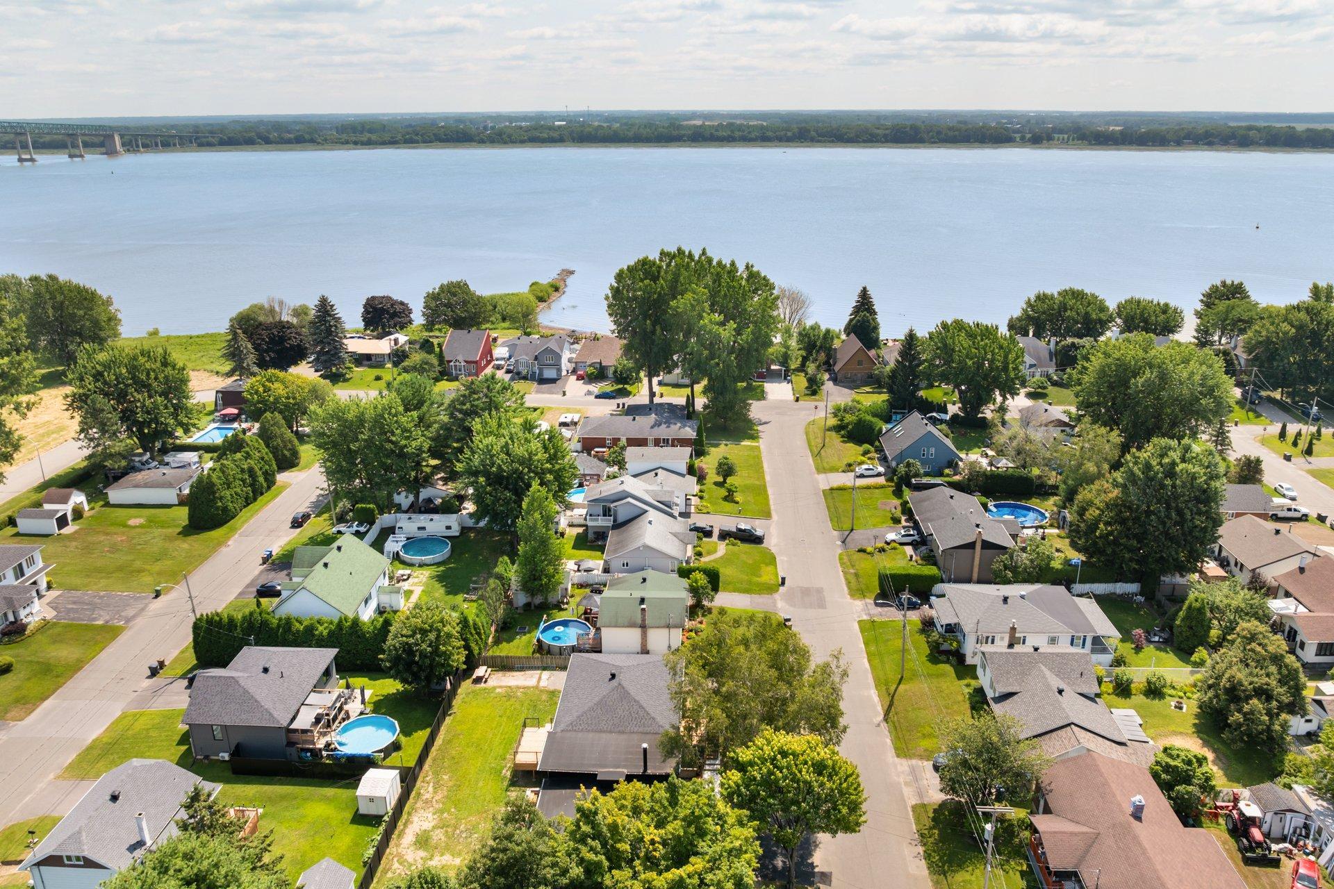 









42


Rue Duval

,
Trois-Rivières,




QC
G9B1B3

