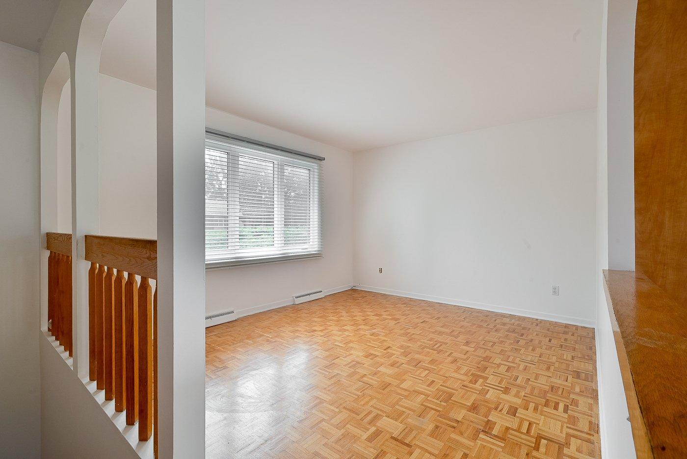 









5429


Tsse Beaudry

,
Longueuil (Saint-Hubert),




QC
J3Y7G8

