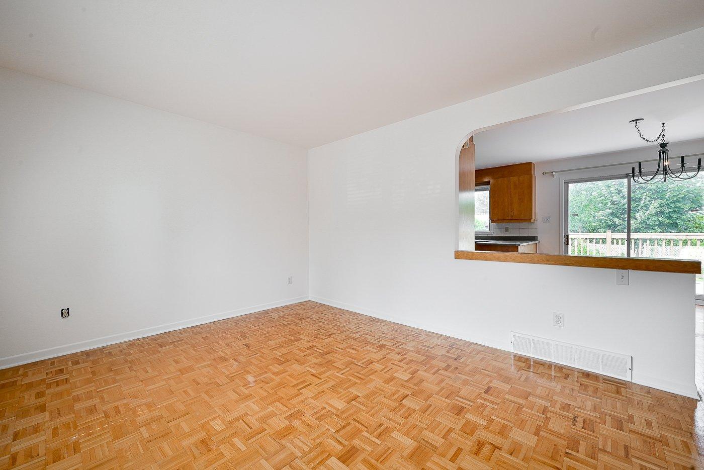 









5429


Tsse Beaudry

,
Longueuil (Saint-Hubert),




QC
J3Y7G8

