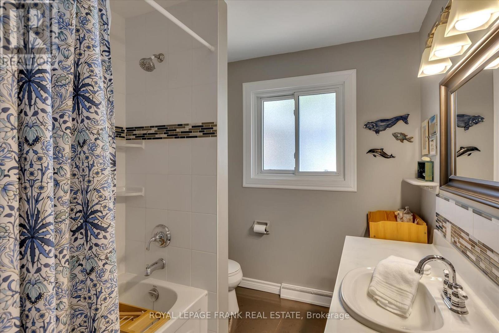 












1289 ALGONQUIN BOULEVARD

,
Peterborough North (Central),




Ontario
K9H6N1

