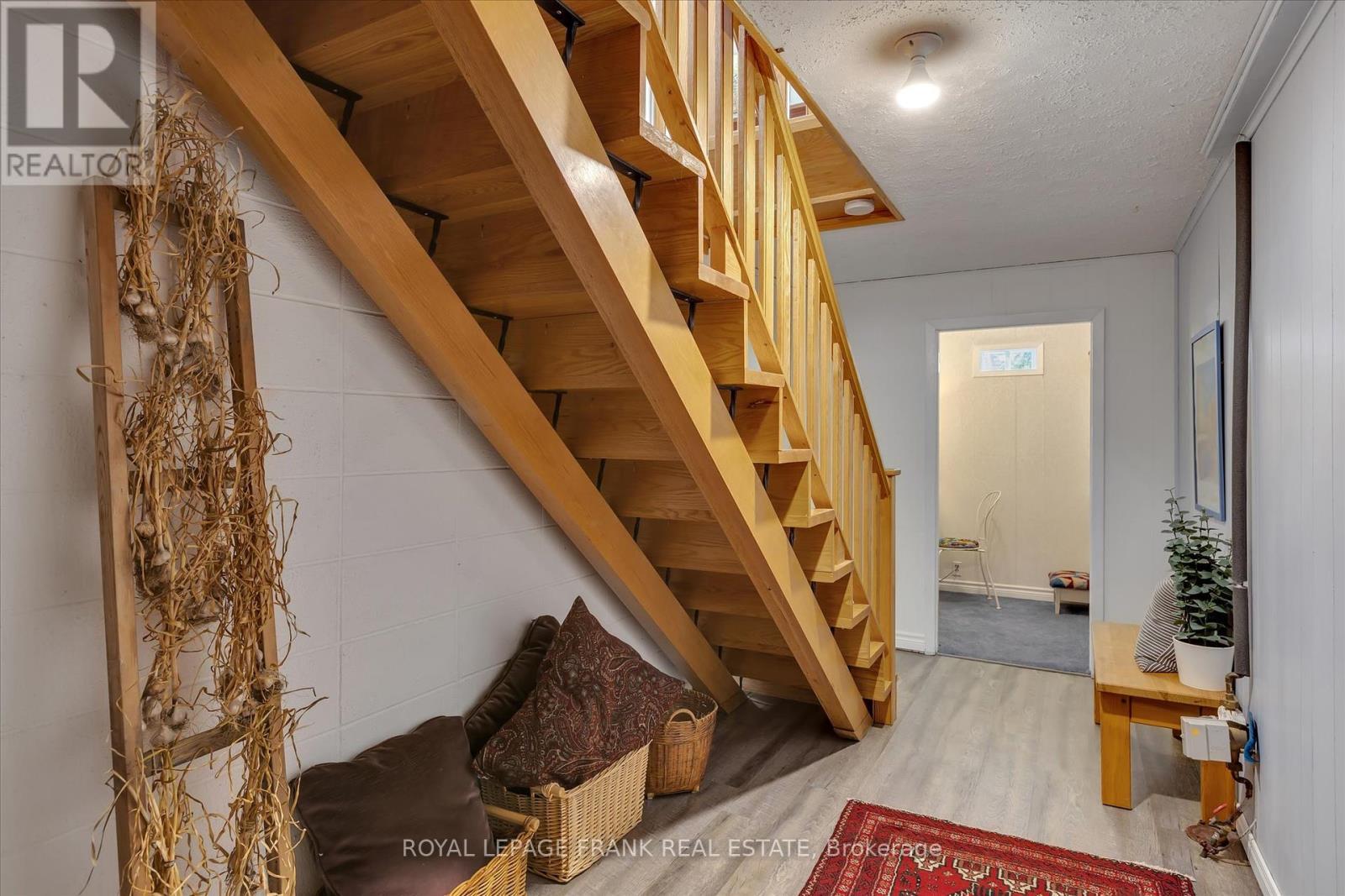 












1289 ALGONQUIN BOULEVARD

,
Peterborough North (Central),




Ontario
K9H6N1

