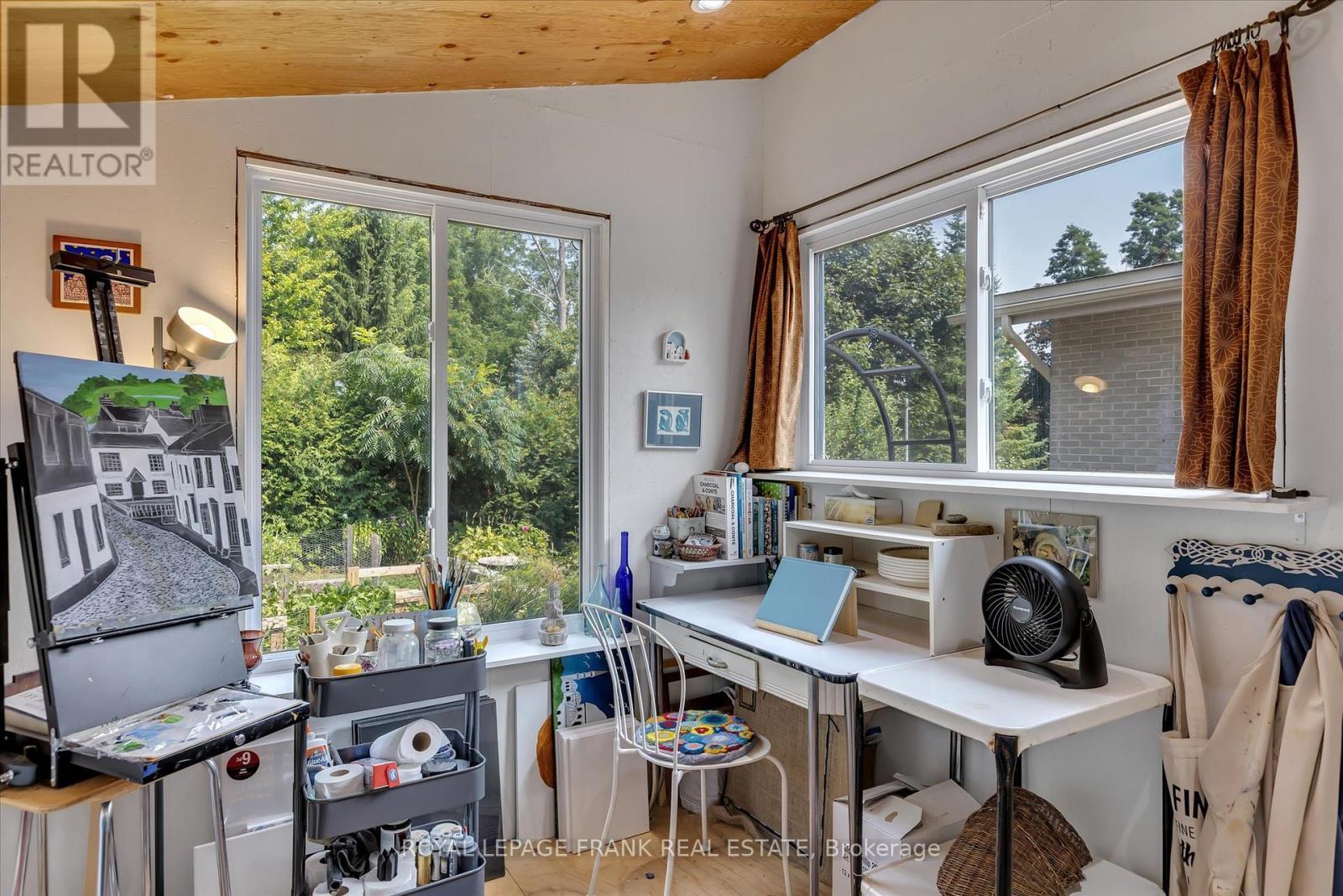 












1289 ALGONQUIN BOULEVARD

,
Peterborough North (Central),




Ontario
K9H6N1

