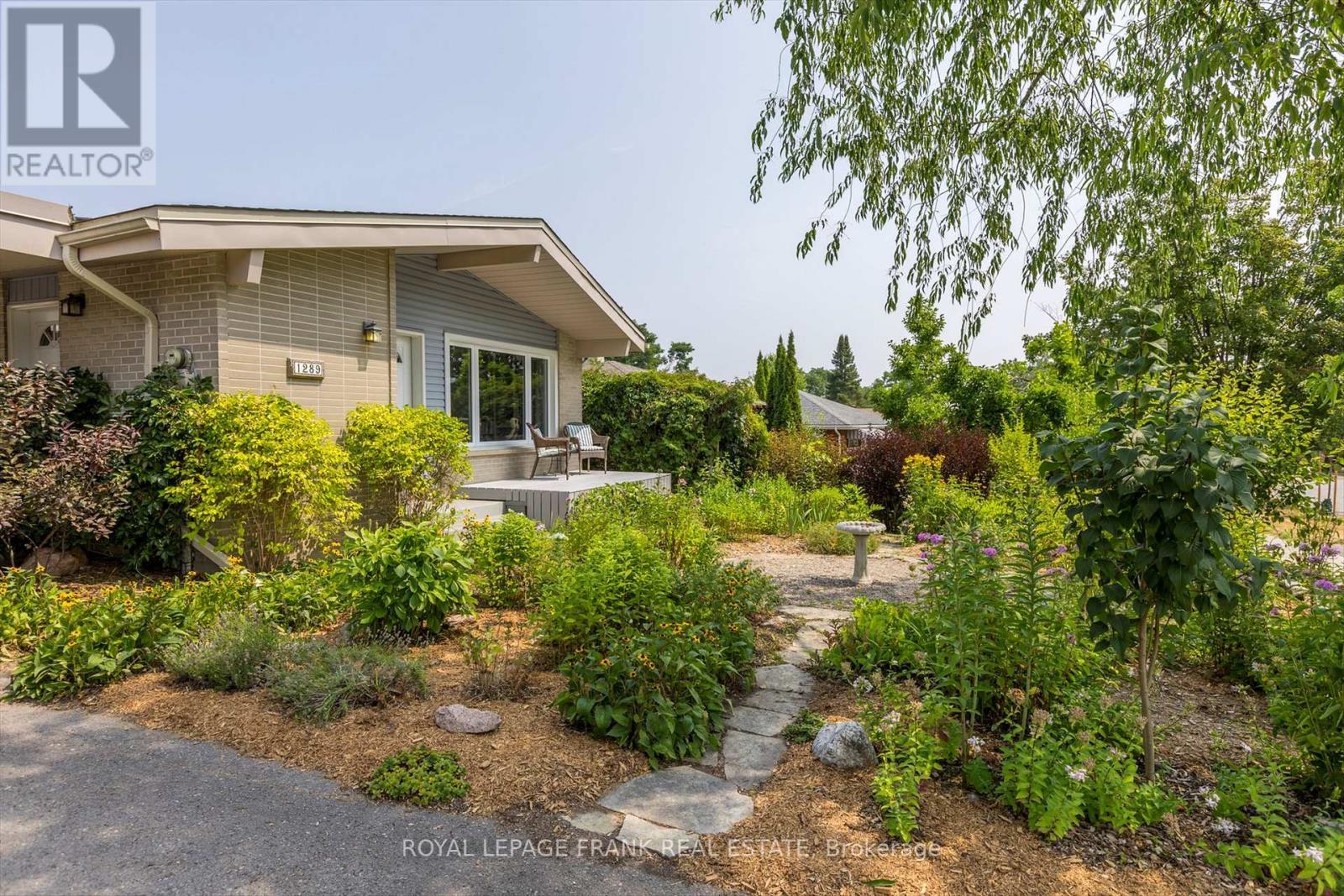 












1289 ALGONQUIN BOULEVARD

,
Peterborough North (Central),




Ontario
K9H6N1


