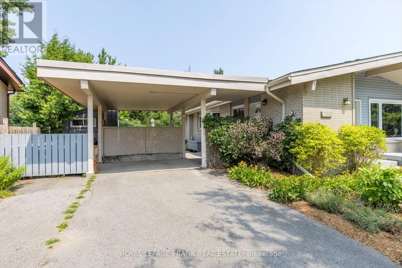 












1289 ALGONQUIN BOULEVARD

,
Peterborough North (Central),




Ontario
K9H6N1

