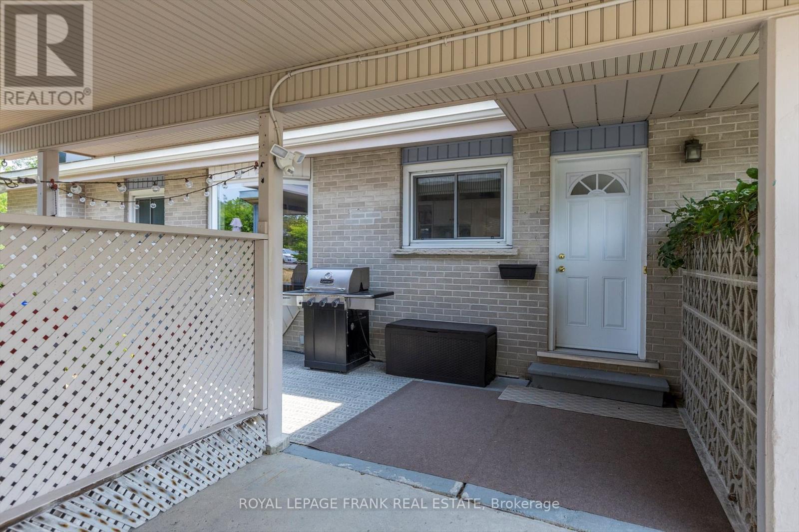 












1289 ALGONQUIN BOULEVARD

,
Peterborough North (Central),




Ontario
K9H6N1


