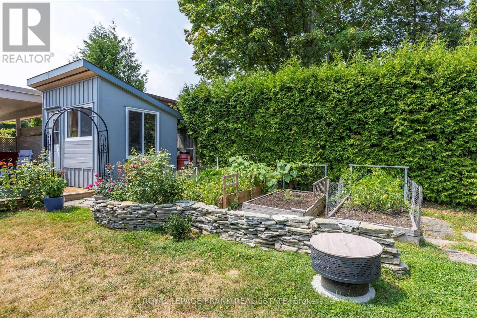 












1289 ALGONQUIN BOULEVARD

,
Peterborough North (Central),




Ontario
K9H6N1

