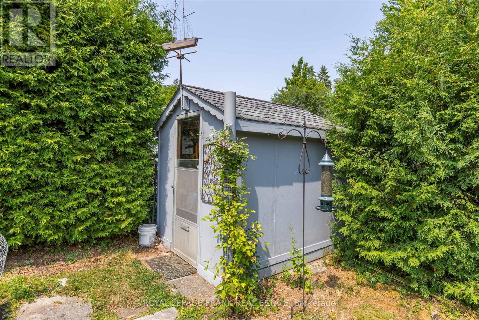 












1289 ALGONQUIN BOULEVARD

,
Peterborough North (Central),




Ontario
K9H6N1

