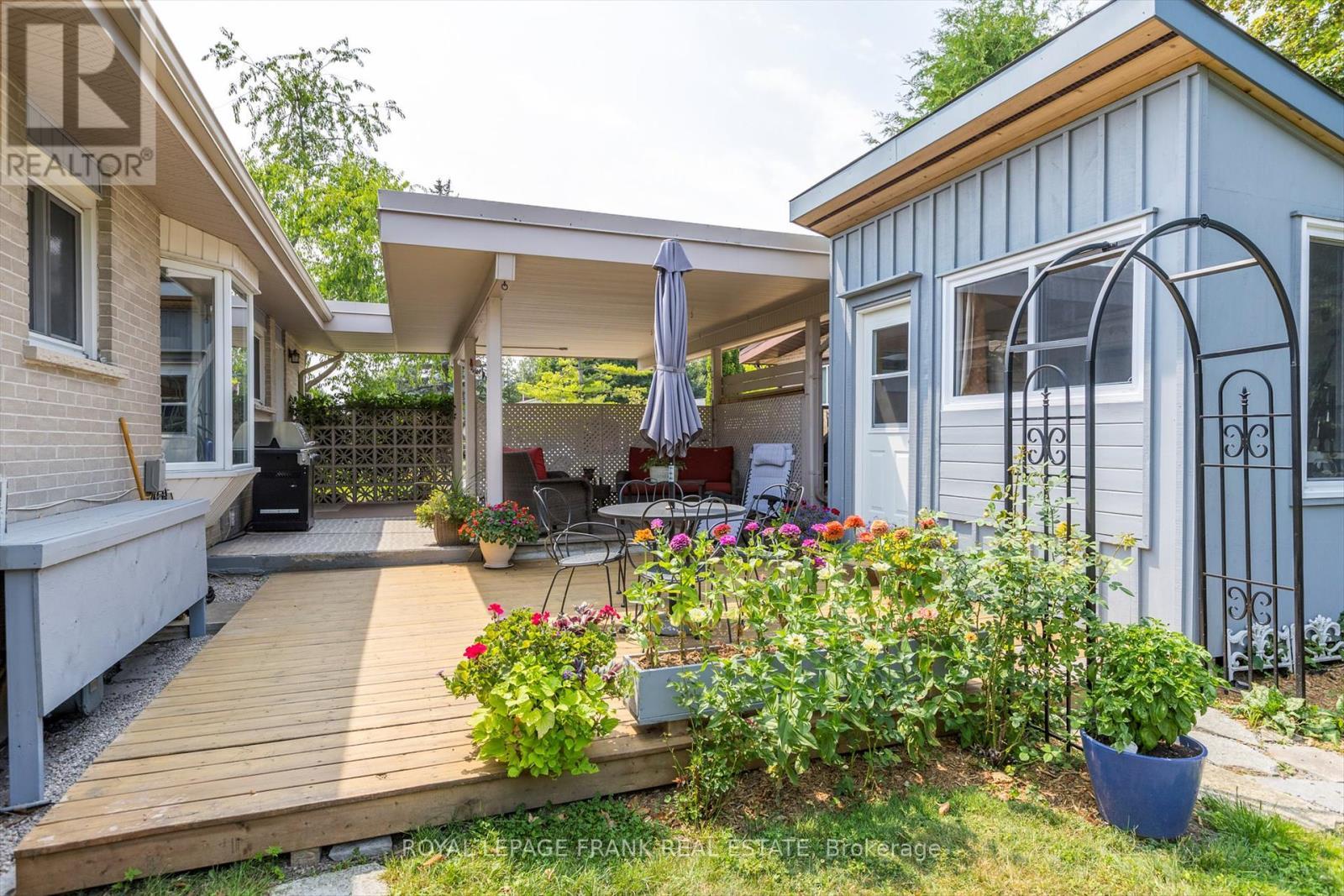 












1289 ALGONQUIN BOULEVARD

,
Peterborough North (Central),




Ontario
K9H6N1

