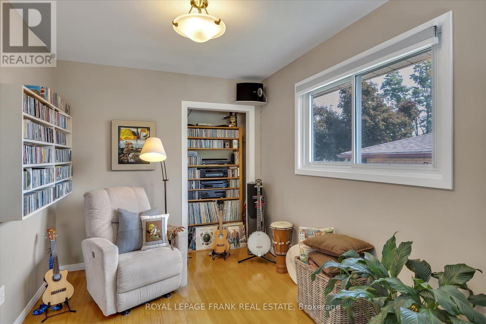 












1289 ALGONQUIN BOULEVARD

,
Peterborough North (Central),




Ontario
K9H6N1

