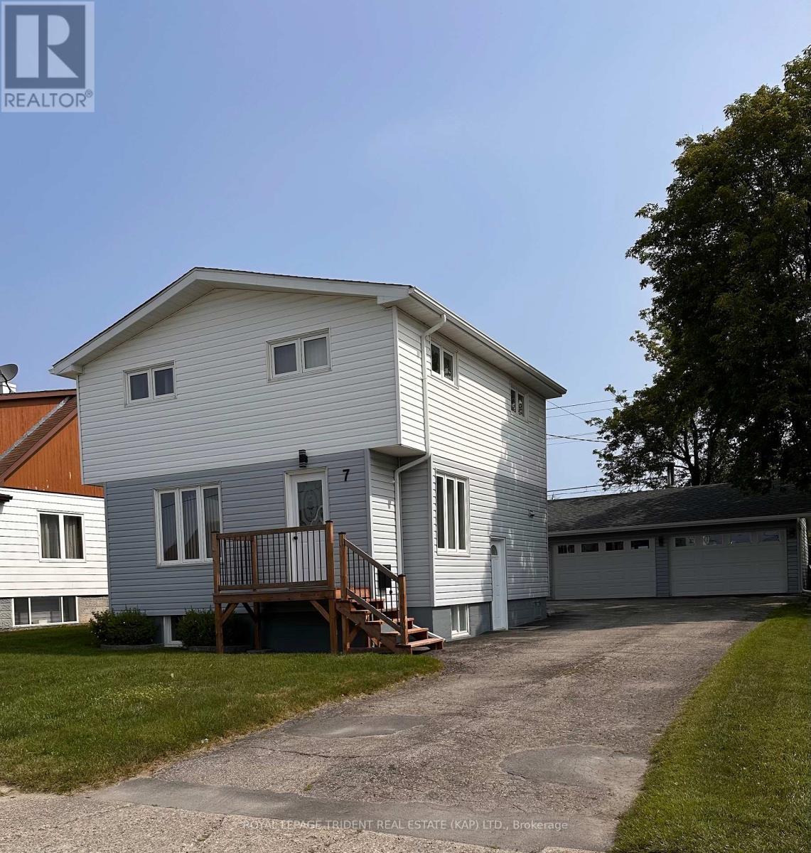 












7 SPRUCE STREET

,
Kapuskasing,




Ontario
P5N1Z5

