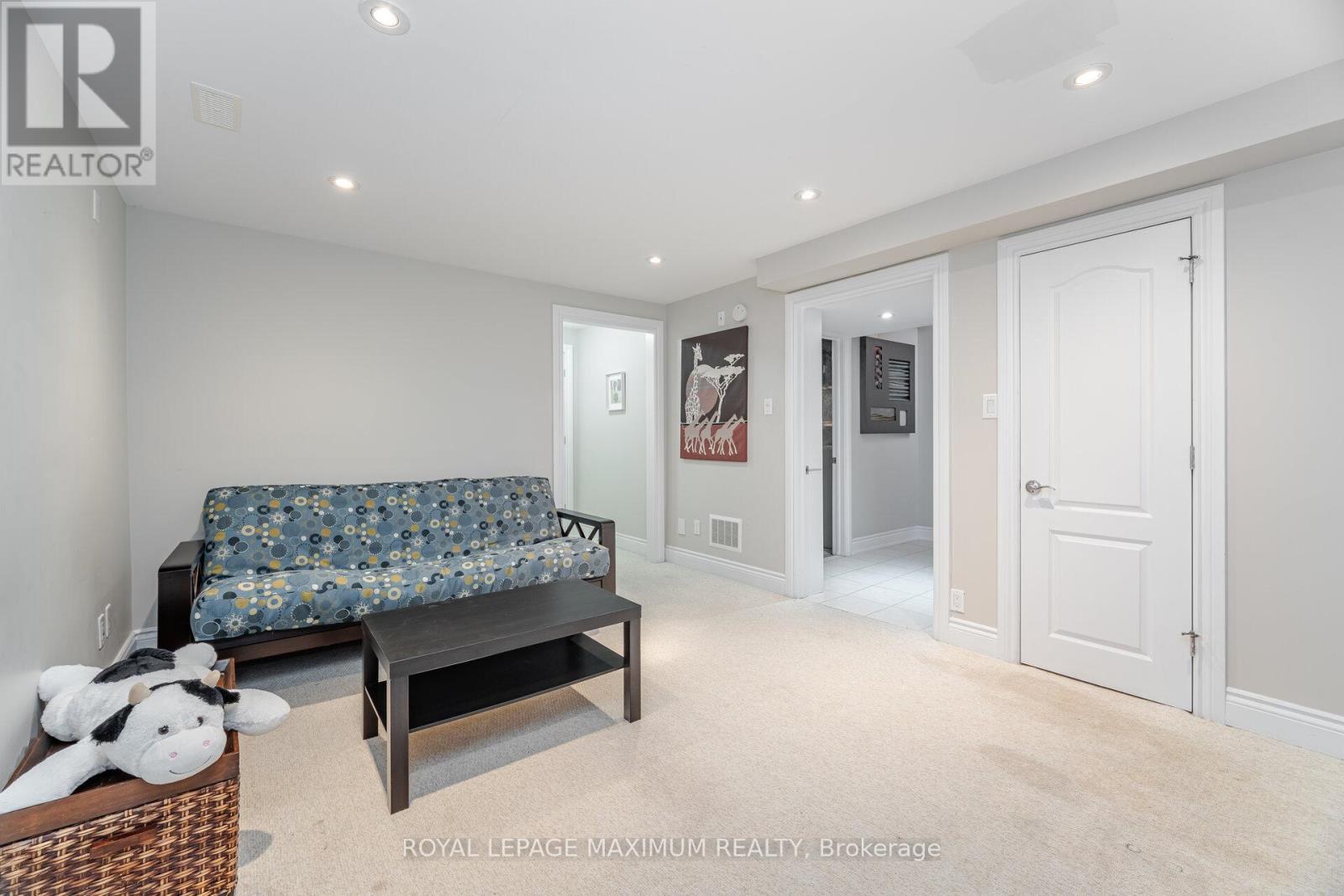 












17 - 90 GEORGE HENRY BOULEVARD

,
Toronto,




Ontario
M2J1E7

