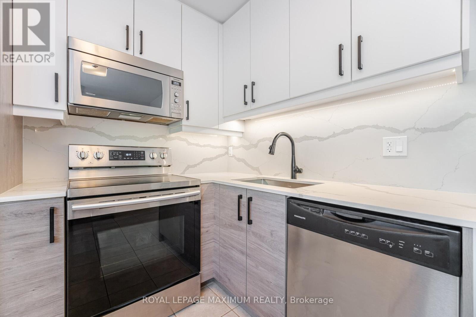 












17 - 90 GEORGE HENRY BOULEVARD

,
Toronto,




Ontario
M2J1E7

