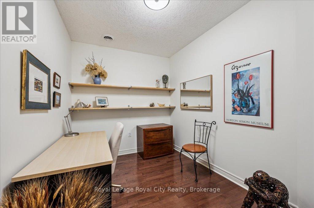 












212 - 71 BAYBERRY DRIVE

,
Guelph (Village By The Arboretum),




Ontario
N1G5K9

