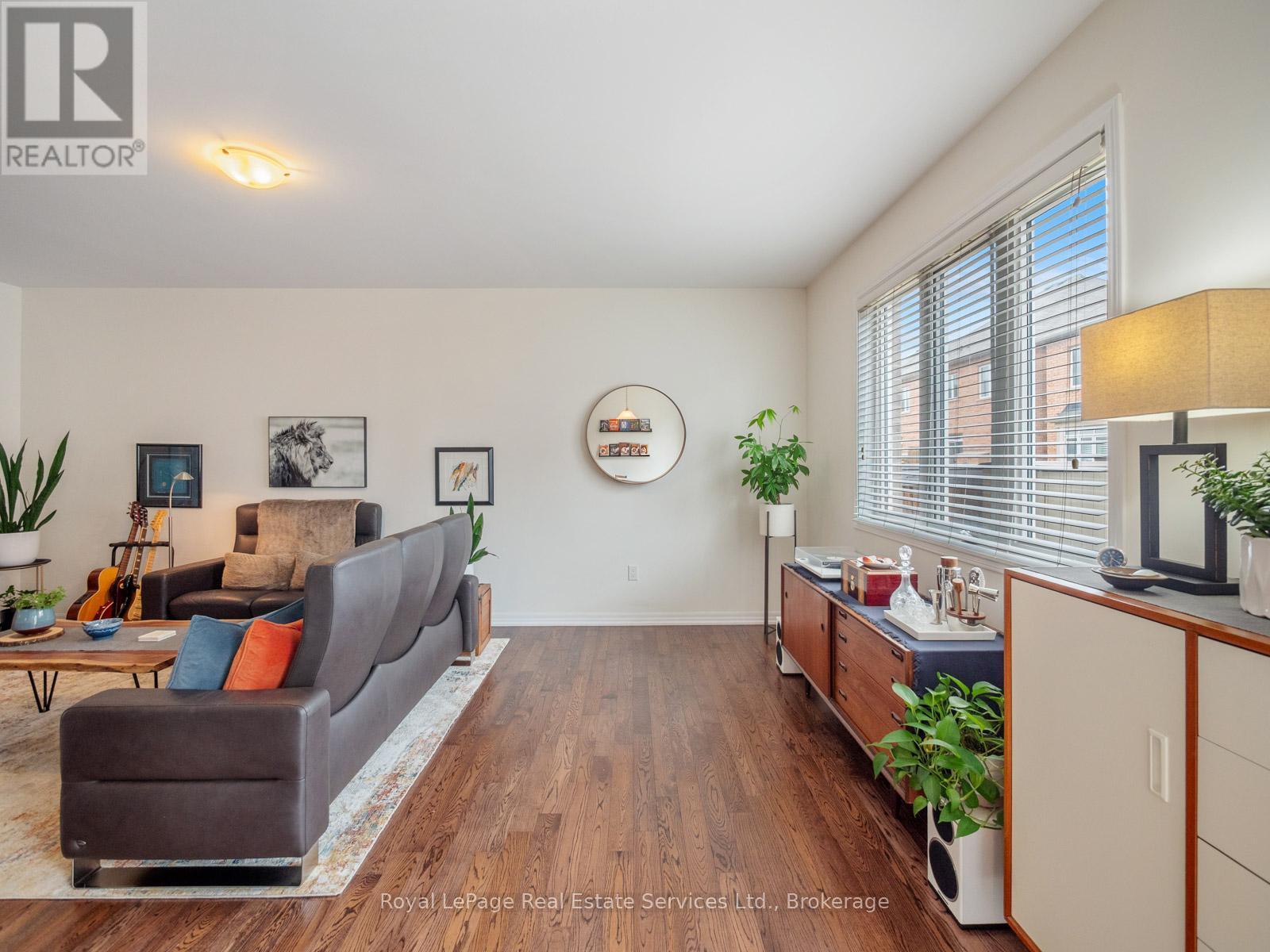 












72 ORCHARDCROFT ROAD

,
Oakville (GO Glenorchy),




Ontario
L6H7C3

