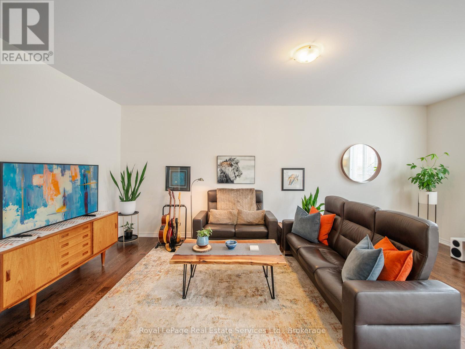 












72 ORCHARDCROFT ROAD

,
Oakville (GO Glenorchy),




Ontario
L6H7C3

