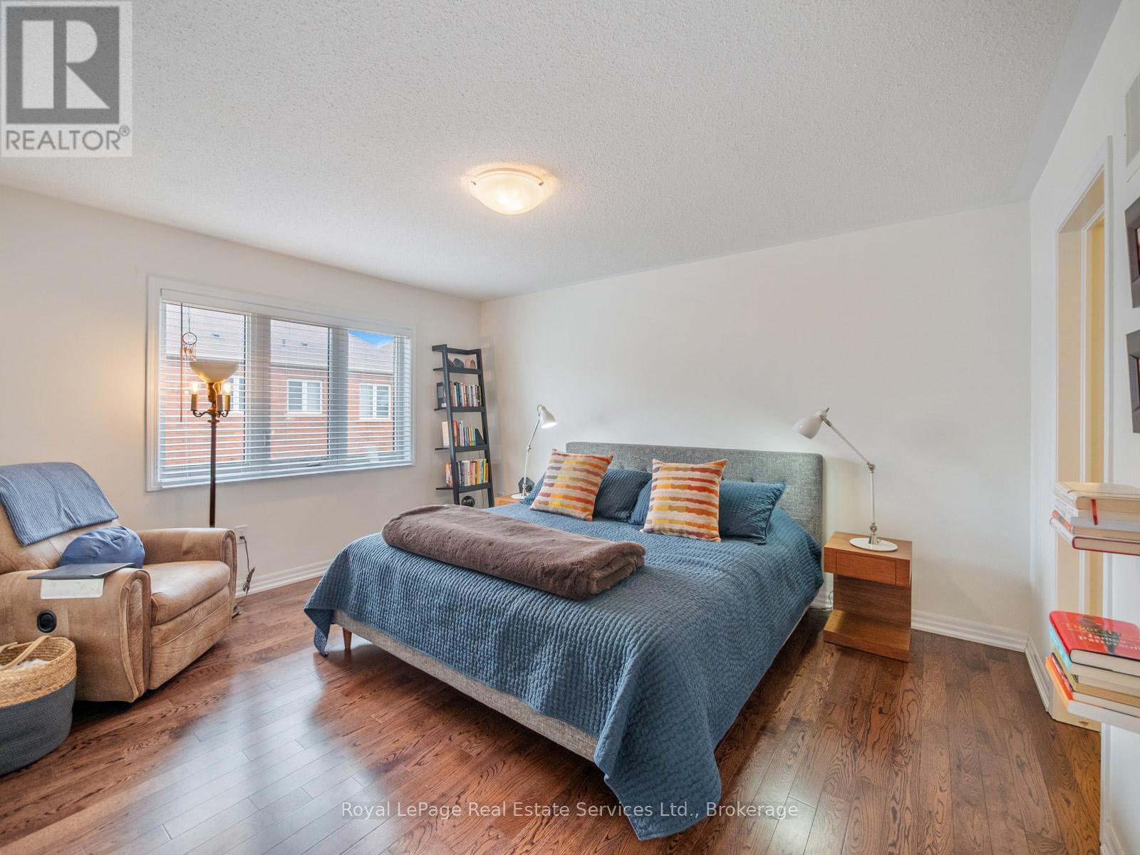 












72 ORCHARDCROFT ROAD

,
Oakville (GO Glenorchy),




Ontario
L6H7C3


