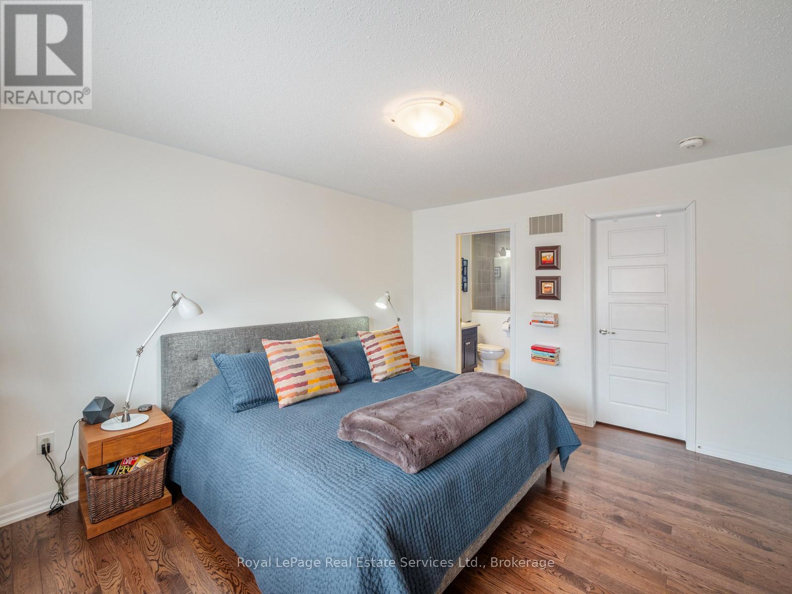 












72 ORCHARDCROFT ROAD

,
Oakville (GO Glenorchy),




Ontario
L6H7C3

