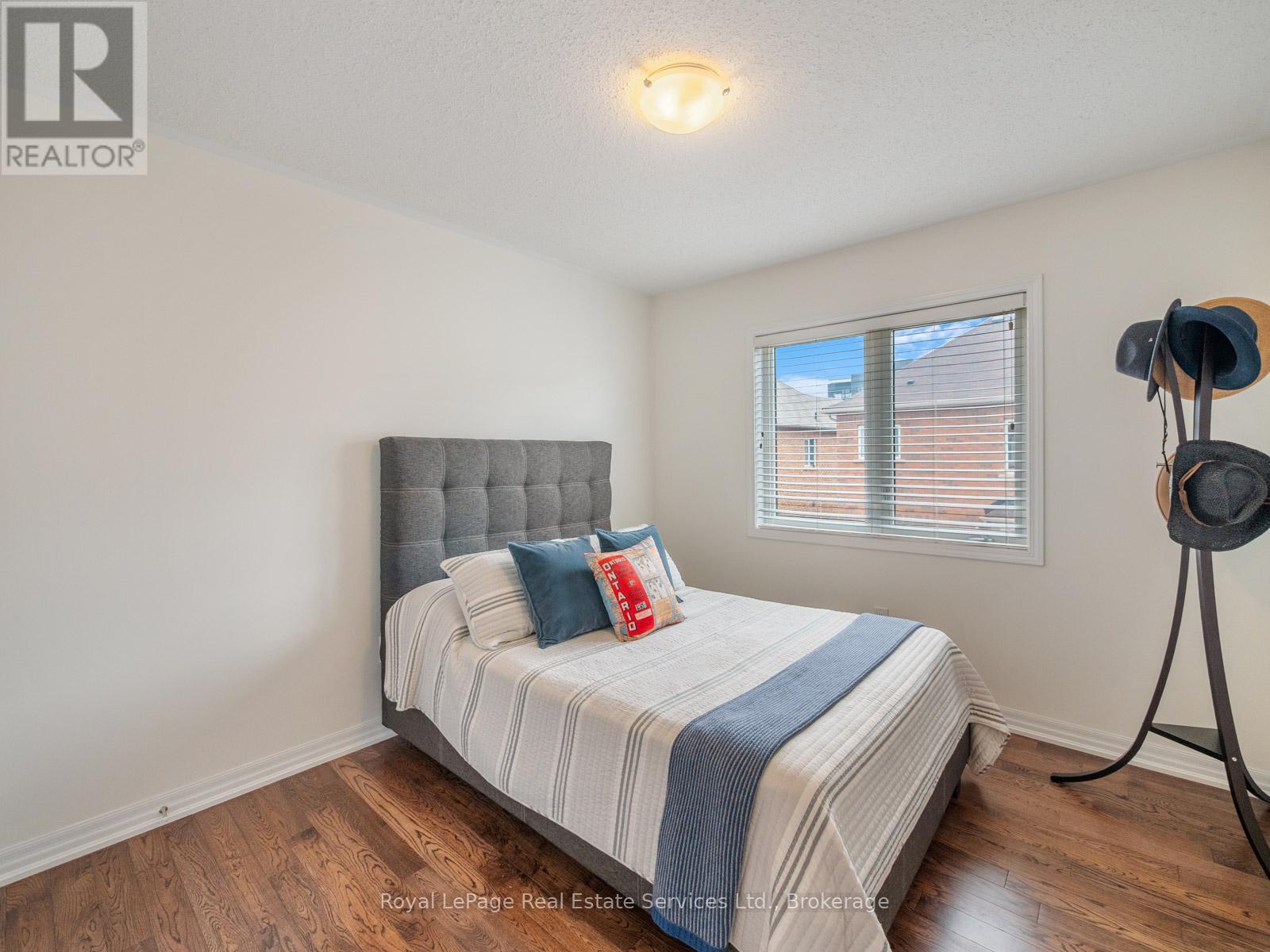 












72 ORCHARDCROFT ROAD

,
Oakville (GO Glenorchy),




Ontario
L6H7C3

